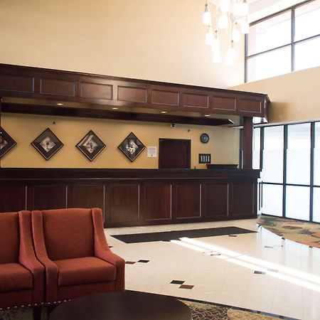 Radisson Hotel Detroit-Farmington Hills Exterior photo