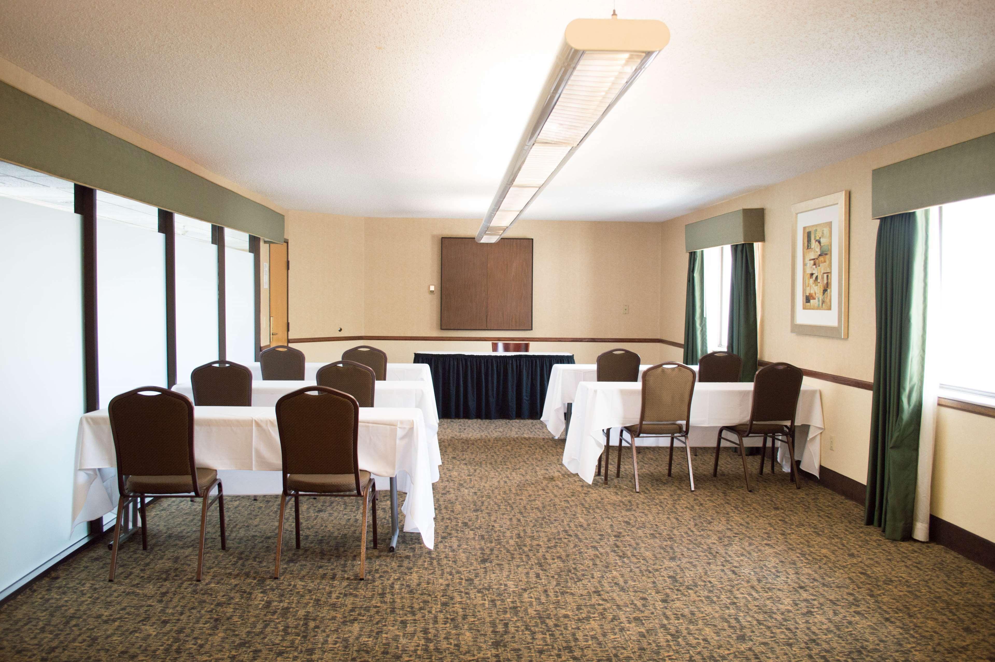 Radisson Hotel Detroit-Farmington Hills Exterior photo