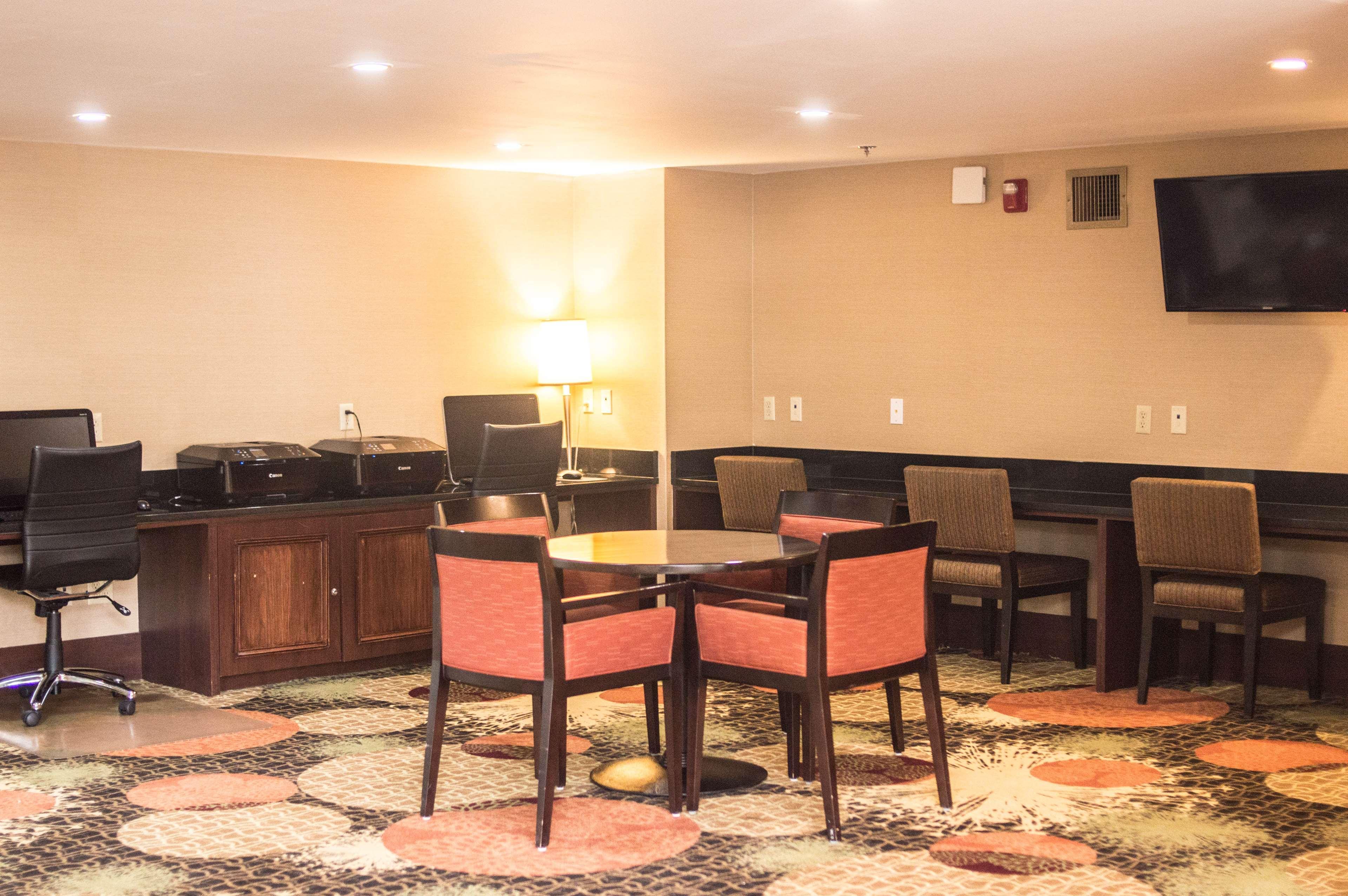 Radisson Hotel Detroit-Farmington Hills Exterior photo