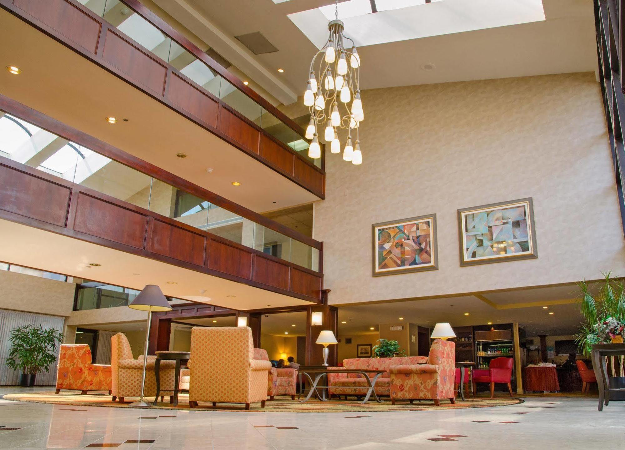 Radisson Hotel Detroit-Farmington Hills Exterior photo