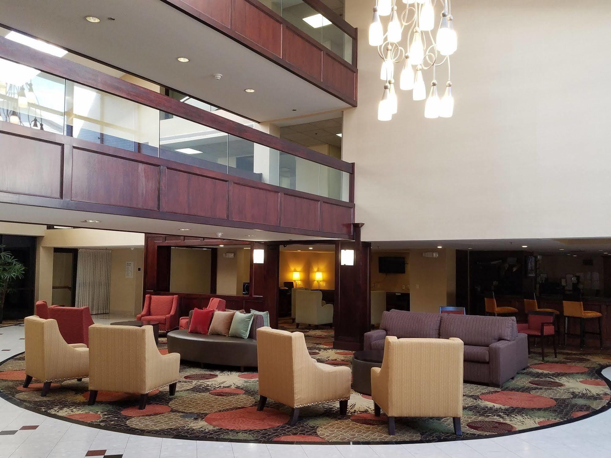 Radisson Hotel Detroit-Farmington Hills Exterior photo