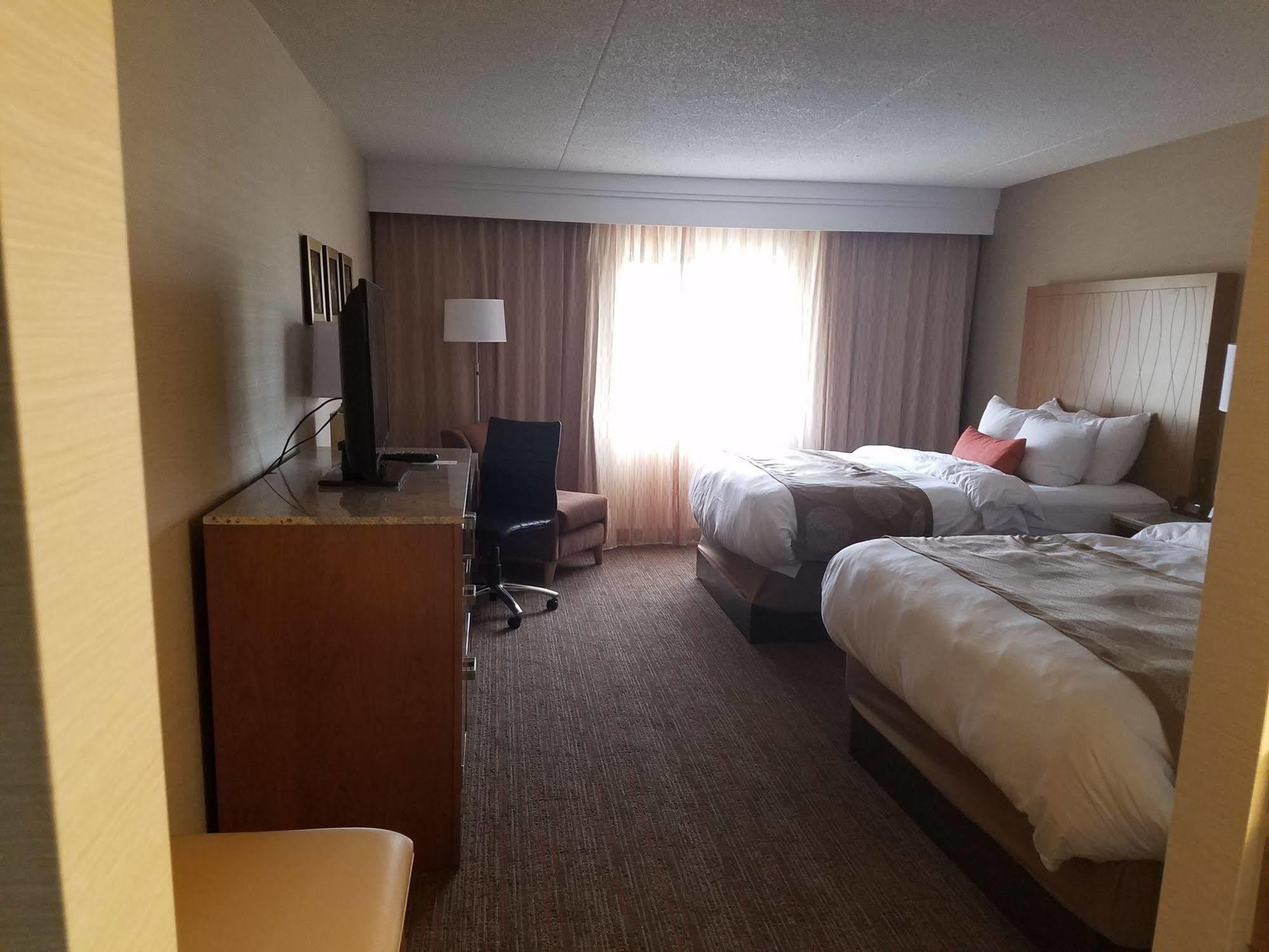 Radisson Hotel Detroit-Farmington Hills Exterior photo