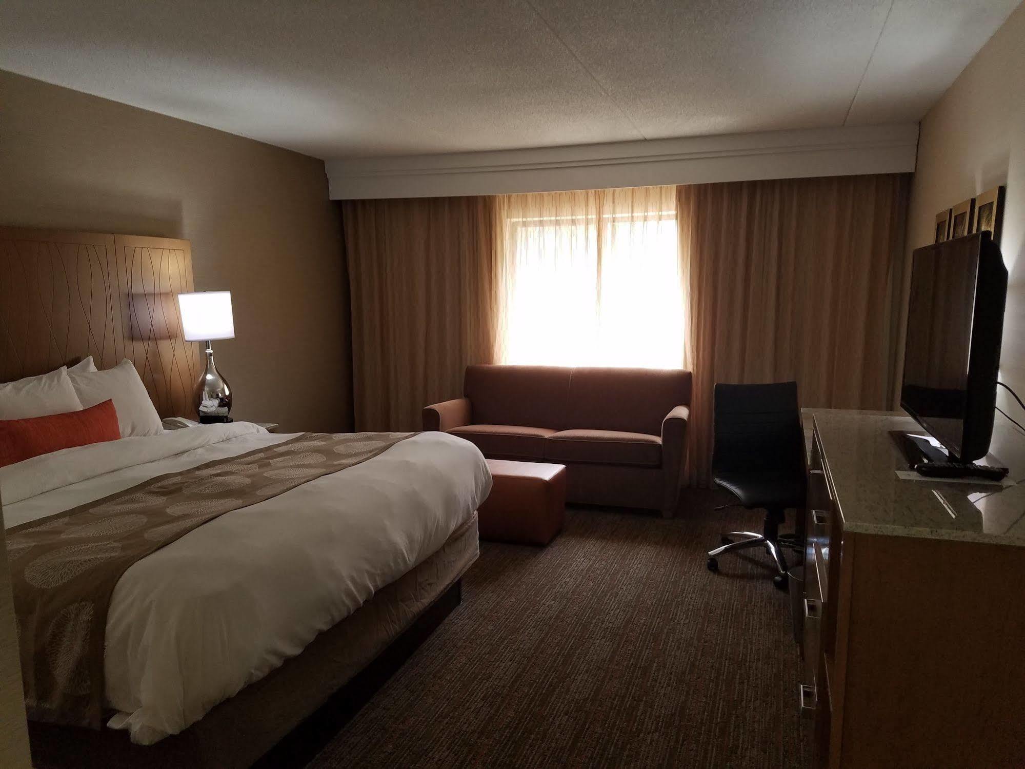 Radisson Hotel Detroit-Farmington Hills Exterior photo