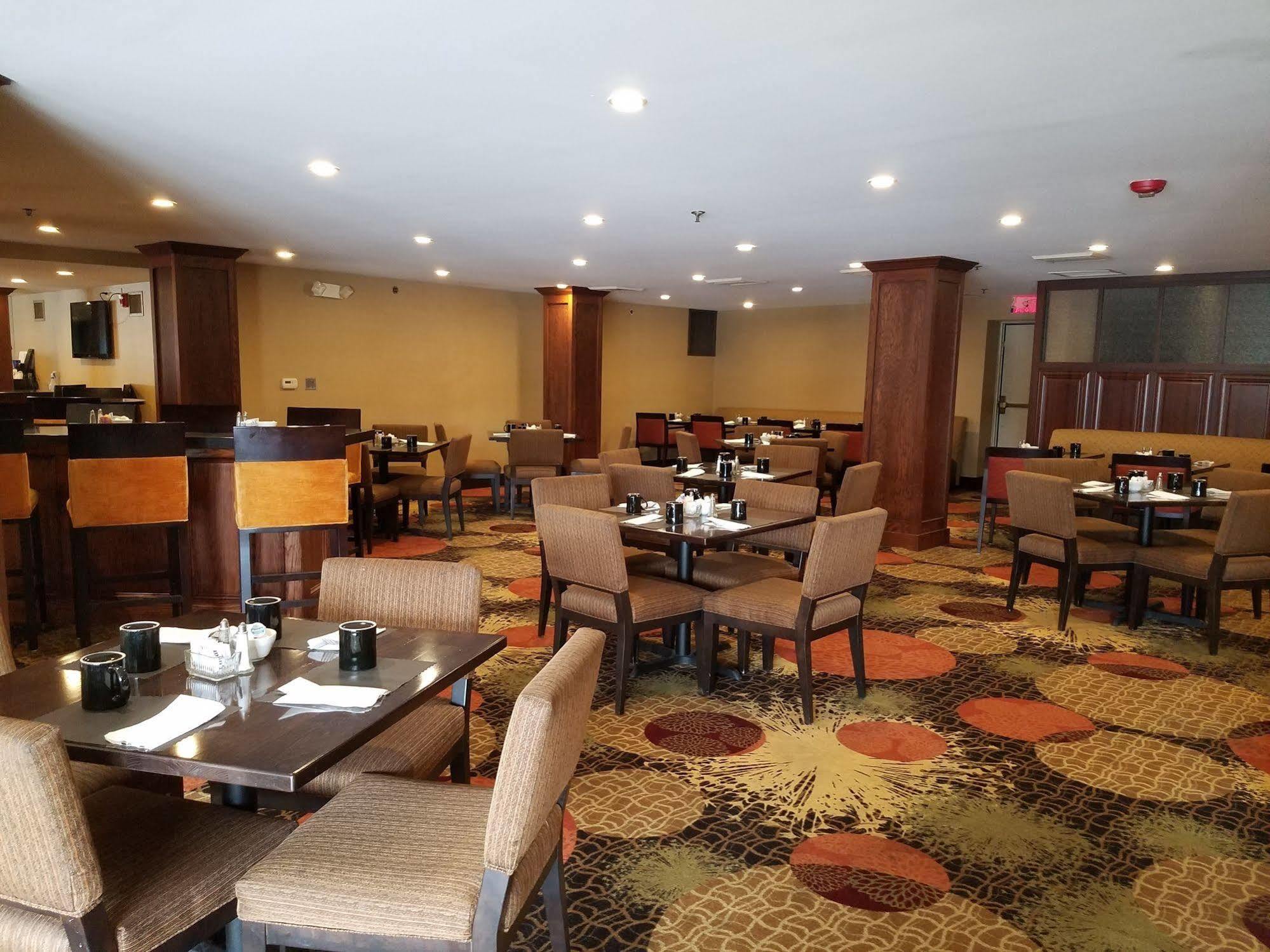 Radisson Hotel Detroit-Farmington Hills Exterior photo