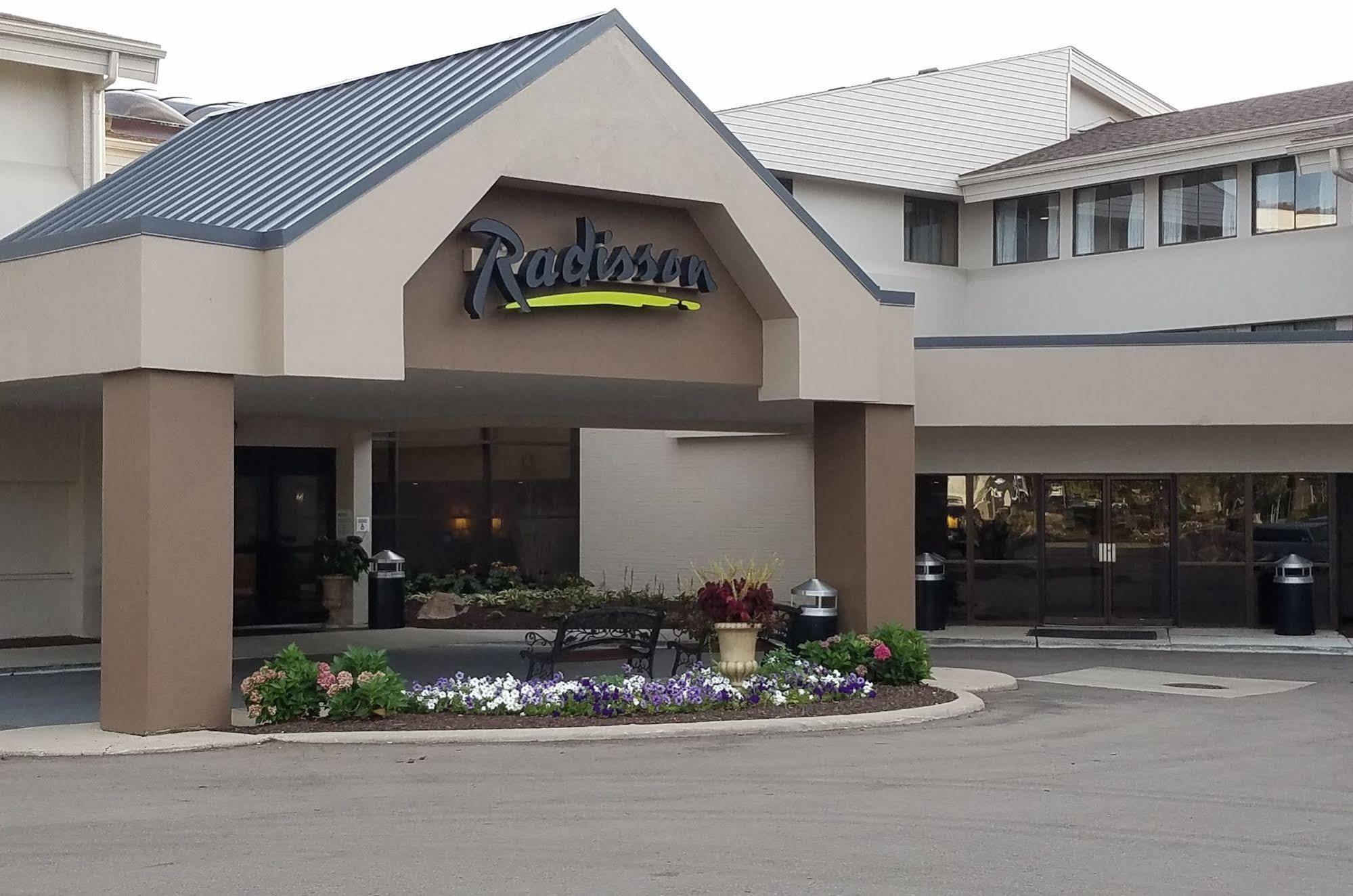 Radisson Hotel Detroit-Farmington Hills Exterior photo